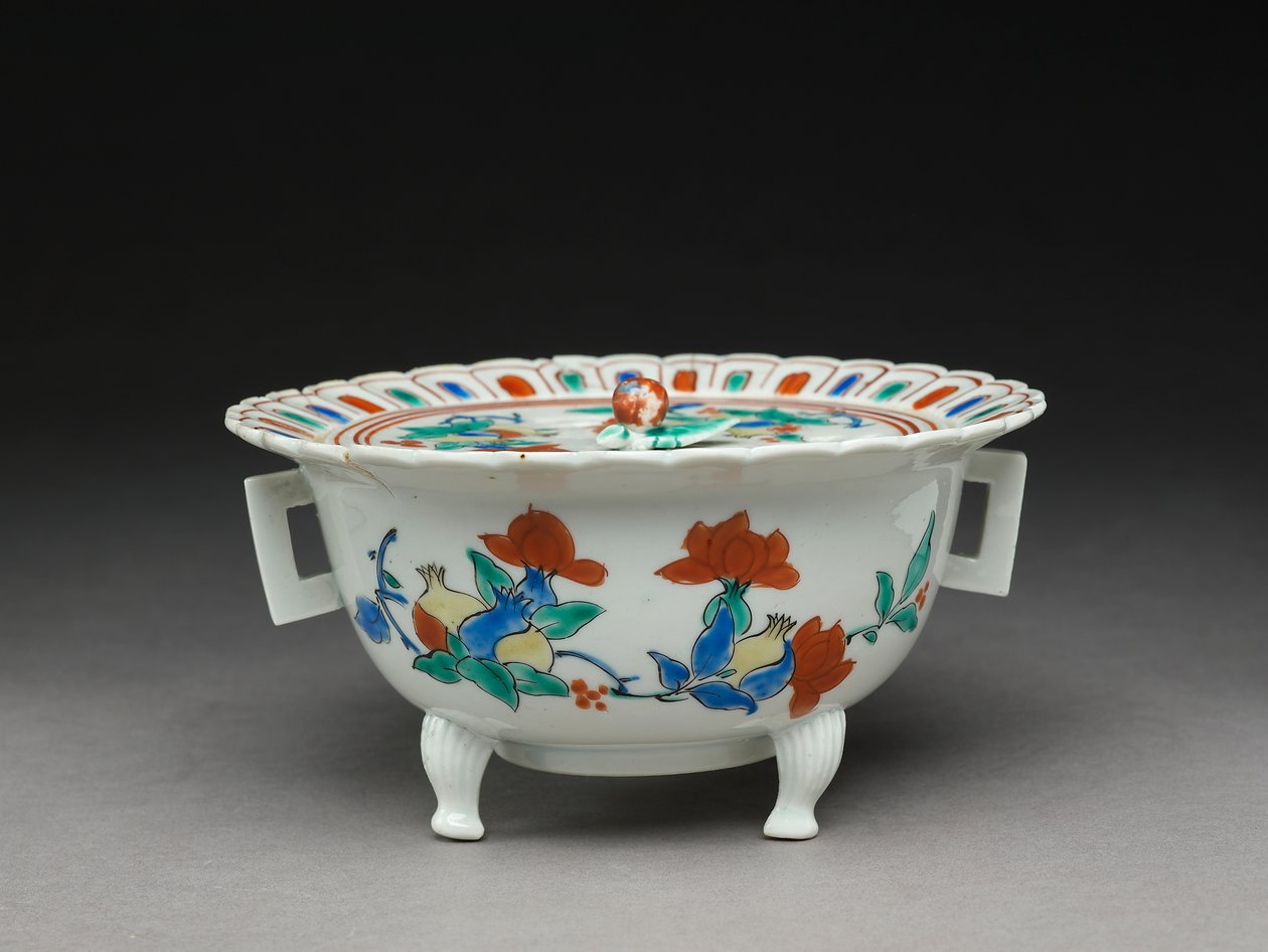 Düz kapaklı Koro kase, Kakiemon ile ilgili eşya by Japanese School