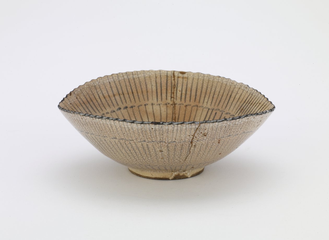 Kiyomizu işaretli saz şapka şeklinde Kyoto ware bireysel Servis kasesi, Bireysel Servis kasesi (mukozuke), 17. yüzyıl sonu (yarı saydam beyaz sır altında demir pigmentli taş, altın cila onarımları) by Japanese School