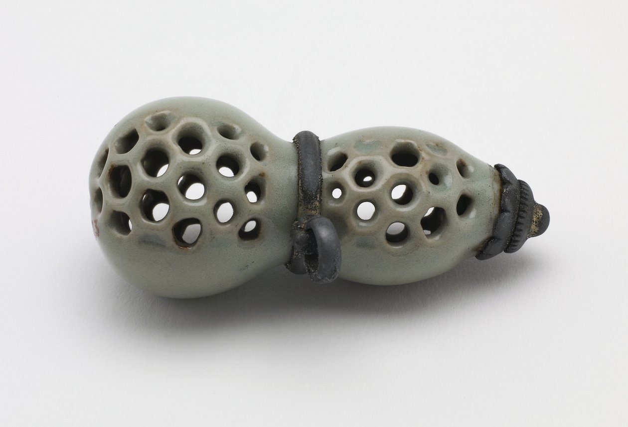 Kabak şeklinde Netsuke, Yamashiro eyaleti, Edo dönemi veya Meiji dönemi (seramik) by Japanese School