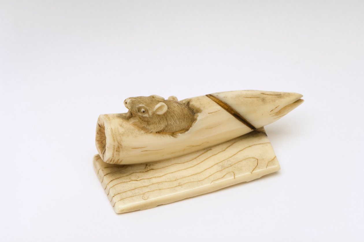 Bambu sürgününden çıkan bir farenin Netsuke'si by Japanese School