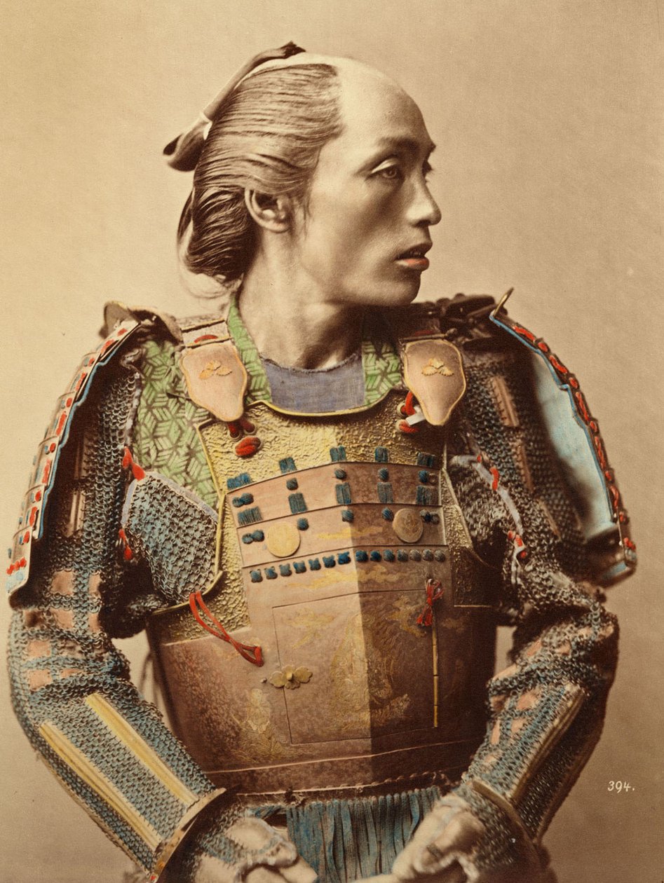 Tam vücut zırhıyla donanmış Eski Japonya Samurayının portresi, 1890 by Japanese School