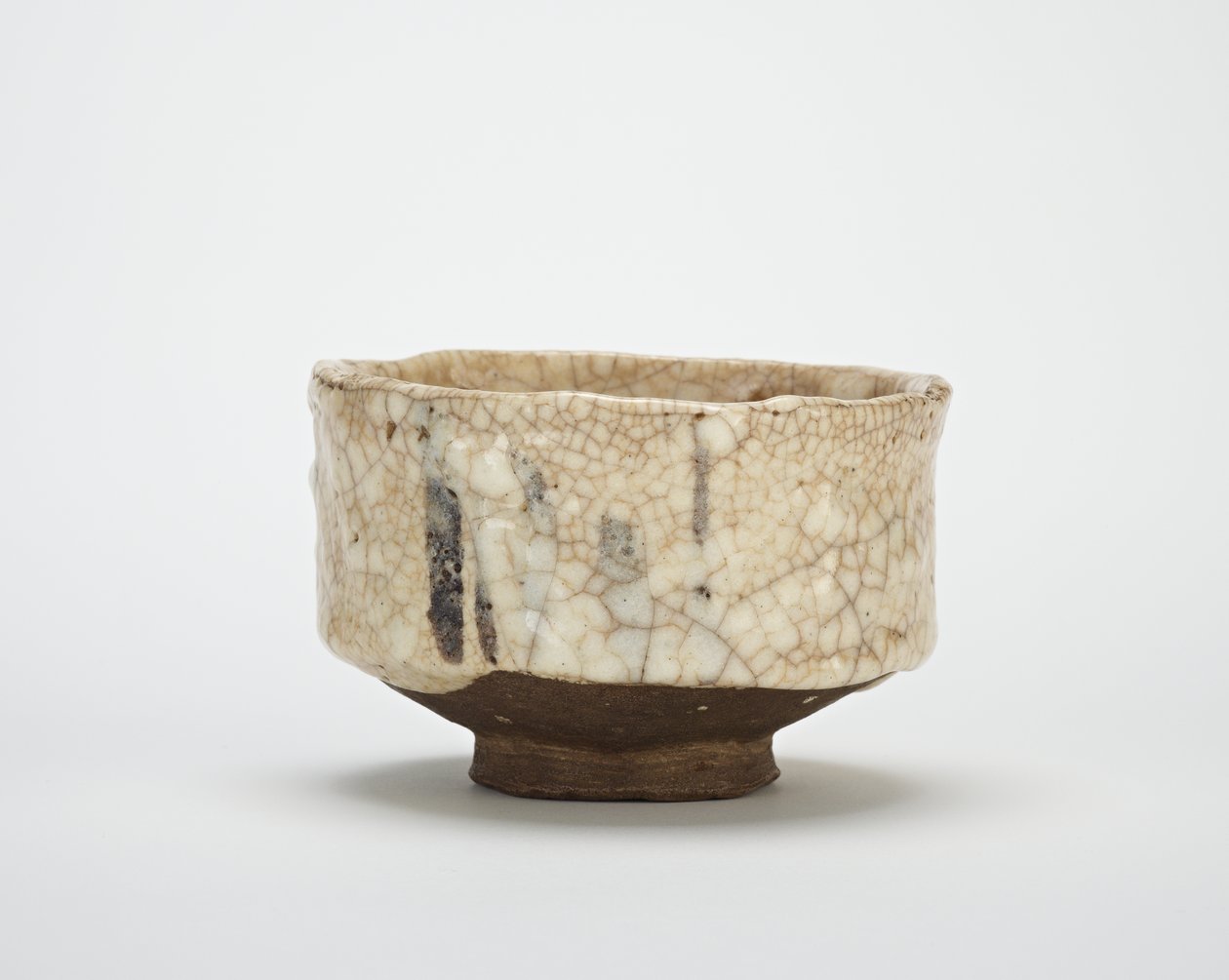 Dekore edilmiş Shino tarzında seto ware çay kasesi by Japanese School