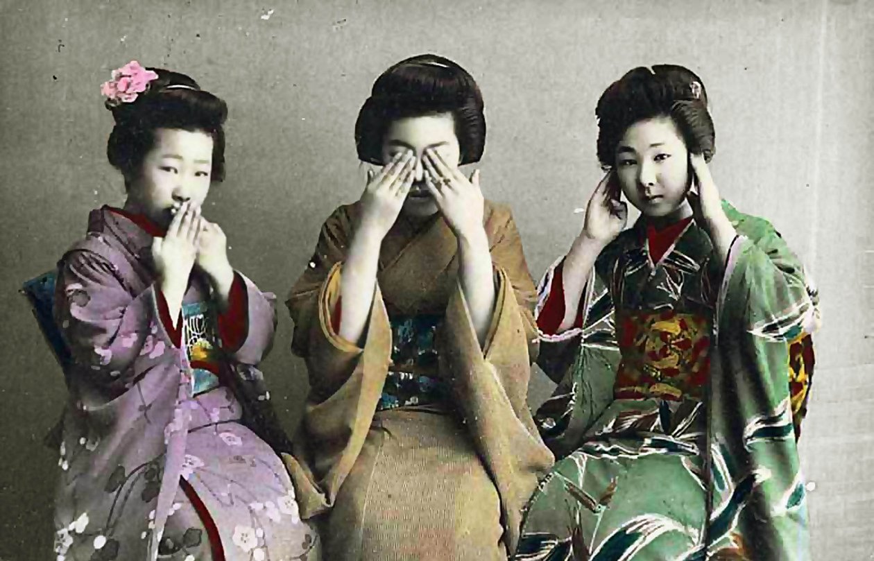 Kötü konuşma, Kötülük görme, Kötülük duyma, c1880 (Elle Renklendirilmiş Albümen Fotoğrafı) by Japanese School