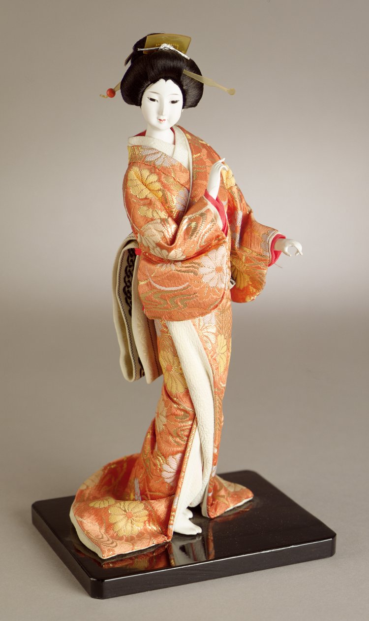 Ayakta duran kadın oyuncak bebek, Japonca by Japanese School