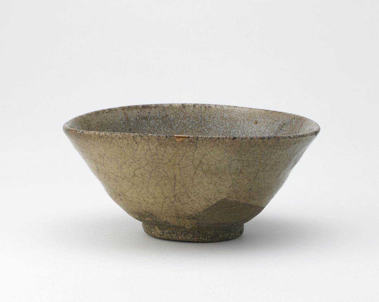 Çay kasesi, Matsue, Shimane ili, Edo dönemi (kül sırlı taş kil) by Japanese School