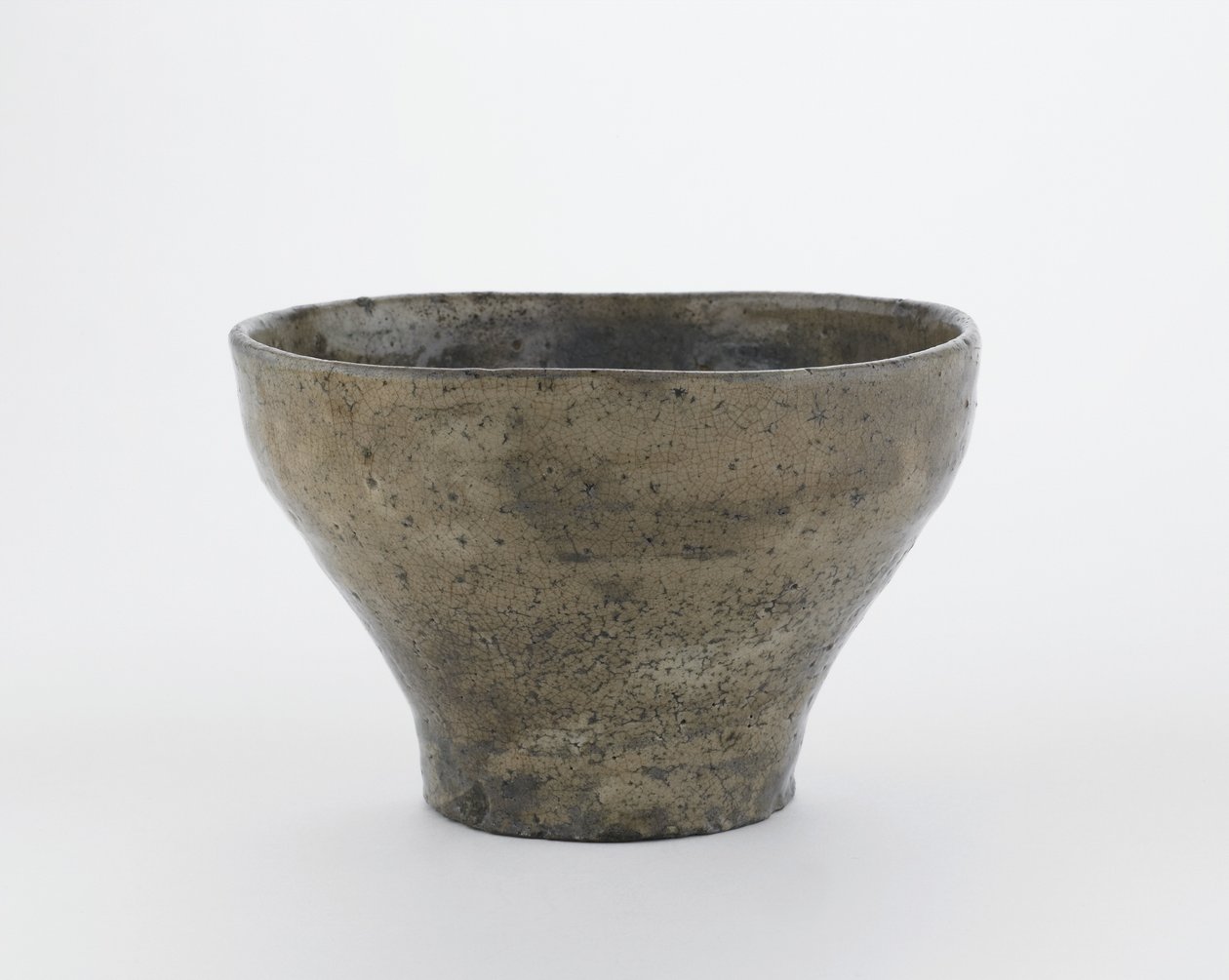 Çin flütü şeklinde çay kasesi, Hagi, Yamaguchi ili, Edo dönemi (odun külü sır altında beyaz astarlı taş eşya) by Japanese School