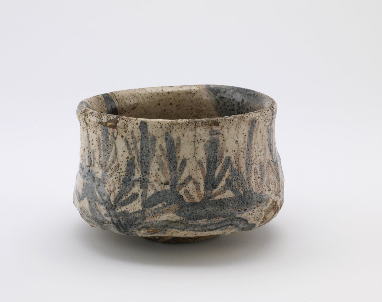 Kapı ve fide çamları tasarımlı çay kasesi, Kujiri, Tajimi, Gifu ili, Momoyama dönemi (seramik) by Japanese School