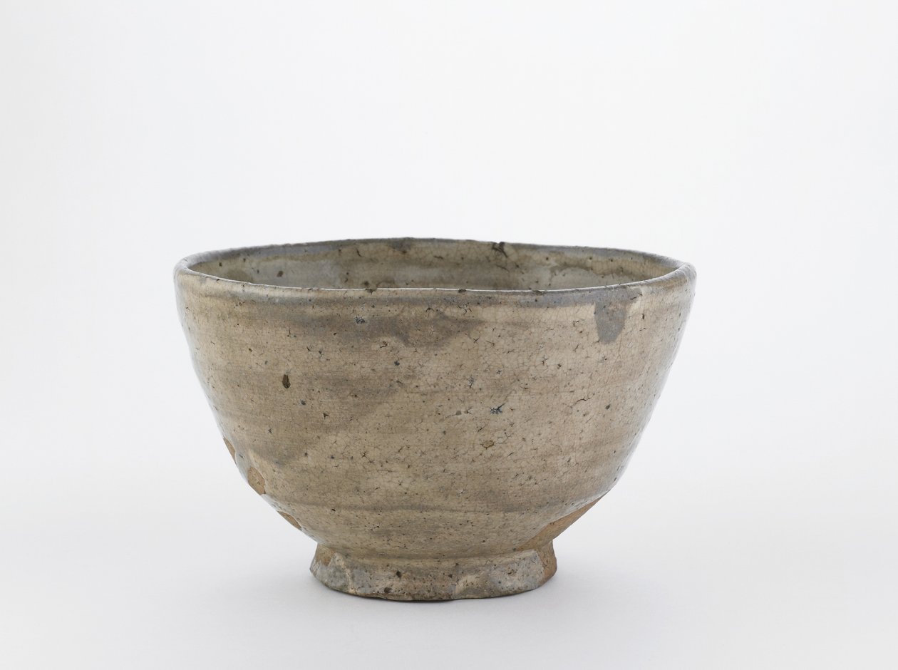 Kademeli ağız kenarlı çay kasesi, Hagi, Yamaguchi ili, Edo dönemi (ahşap külü sır altında beyaz astarlı taş eşya) by Japanese School