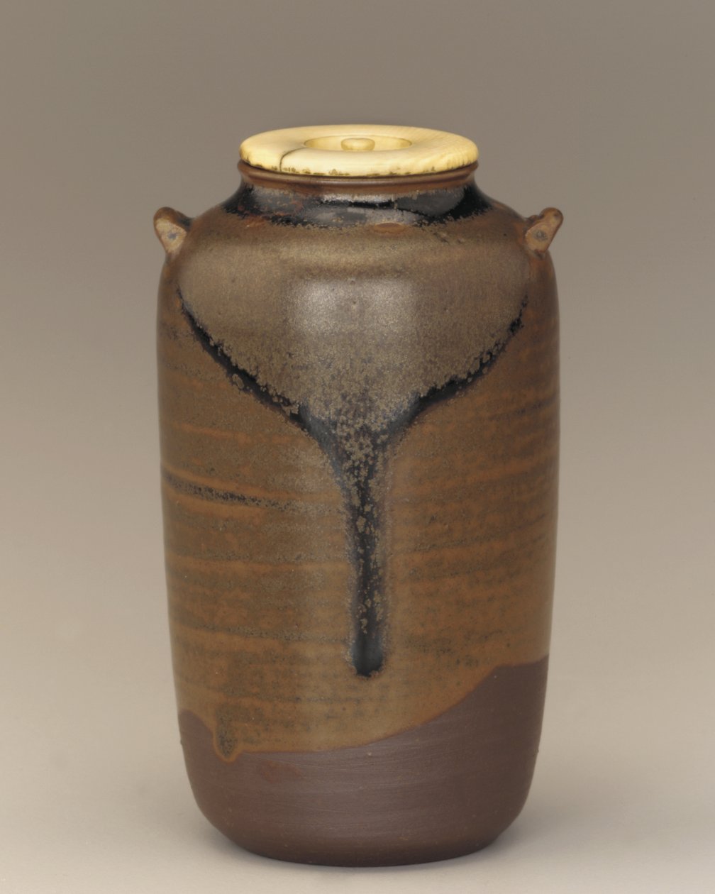 İki kulplu çay kutusu, Koishibara, Fukuoka ili, Edo dönemi, 17. yüzyılın sonu ile 18. yüzyılın başı (seramik) by Japanese School