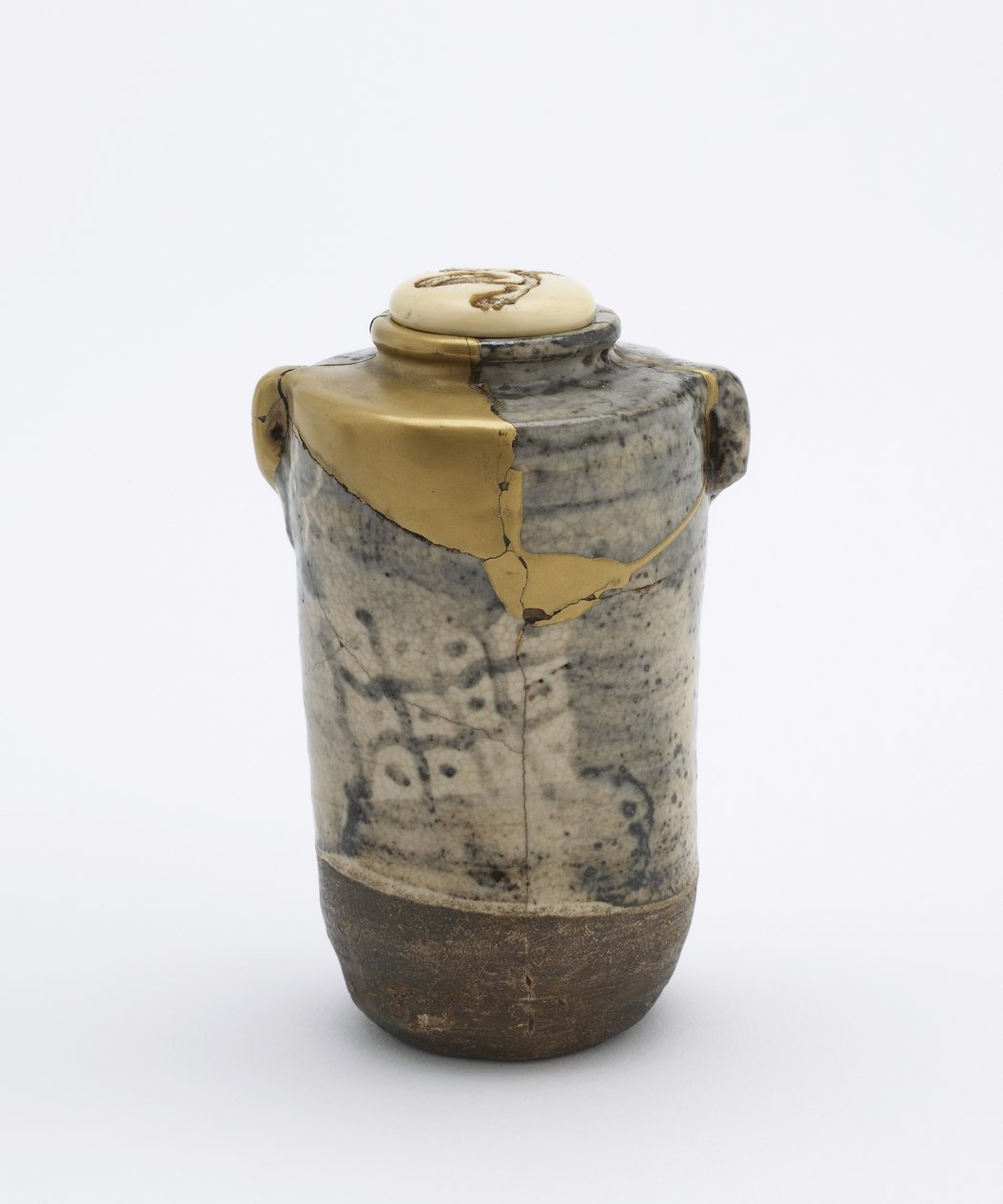 İki kulplu çay kutusu, Oribe tarzında, Kyoto, Kyoto-fu, Edo dönemi, 17. yüzyılın sonu veya 19. yüzyılın başı (seramik) by Japanese School