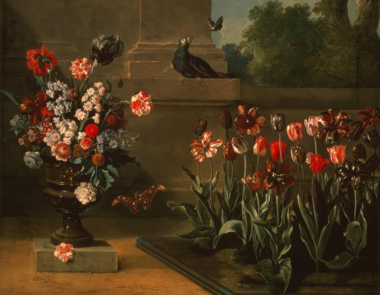 Bir duvarın dibinde lale yatağı ve çiçek vazosu by Jean Baptiste Oudry