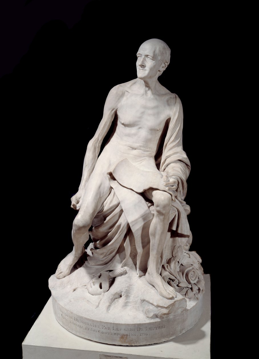 Francois-Marie Arouet dit Voltaire nu (1694-1778) Jean-Baptiste Pigalle (1714-1785) 1776 Sun tarafından mermer heykel. 1.5m Paris, Louvre Müzesi by Jean Baptiste Pigalle