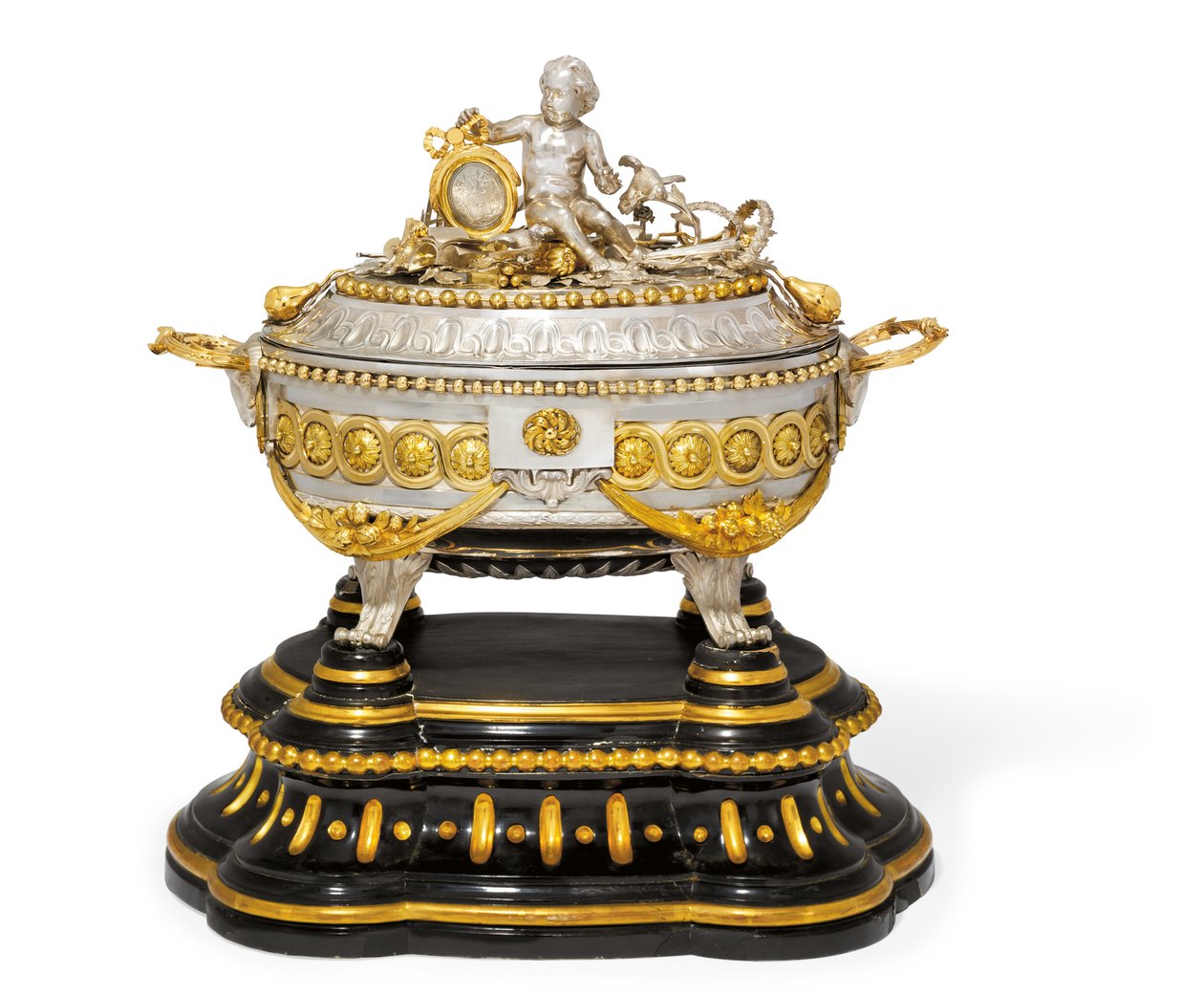 Çorba kasesi, kapak ve sehpa, Malines, c.1780 (yaldızlı metal ve gümüş) (ayrıca bkz. 430298) by Jean Corneille Hendrickx