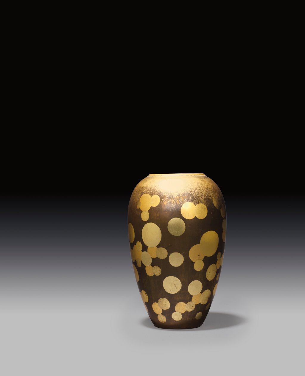 Vazo, c.1925 (cilalı metal) by Jean Dunand