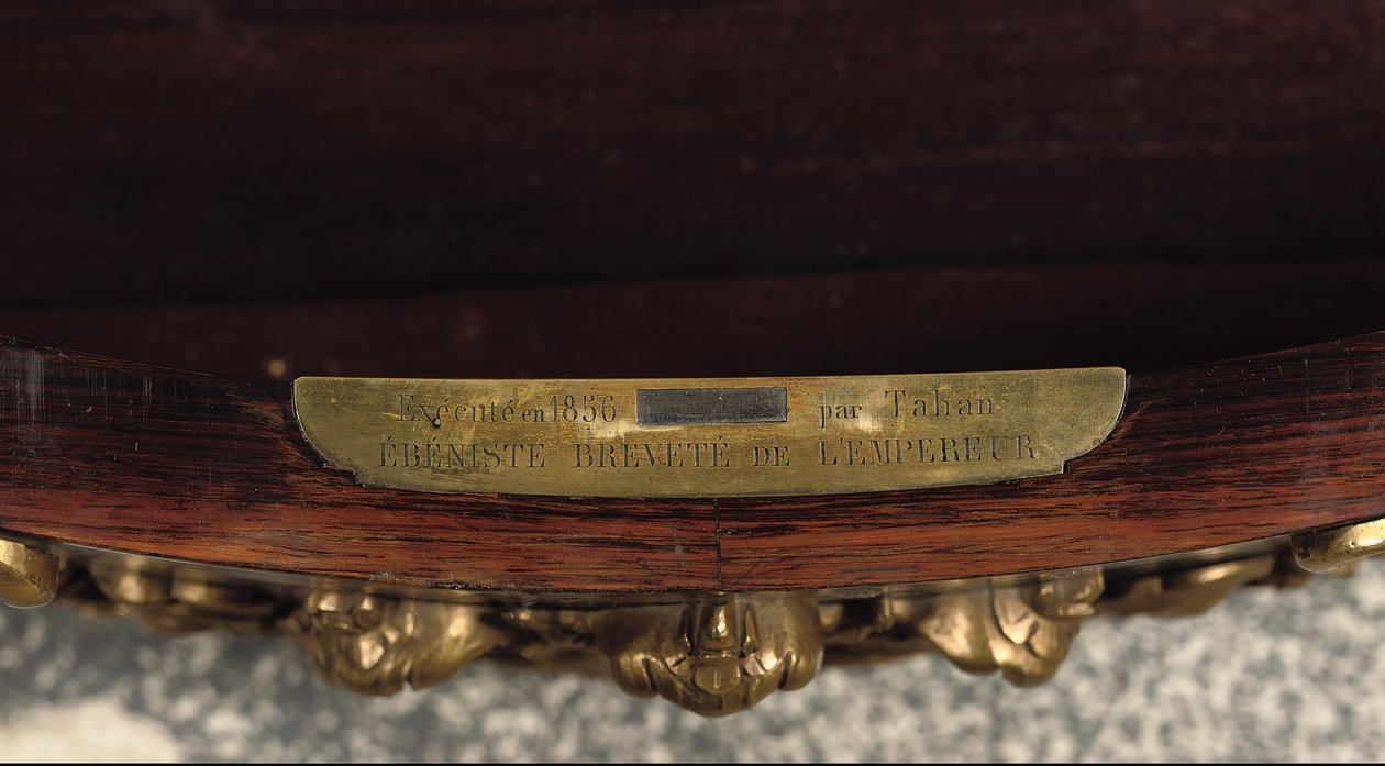Napolyon III orta sehpanın detayı, c.1856 (gül ağacı ve emaye) (ayrıca bkz. 476434 ve 476435) by Jean Pierre Alexandre Tahan