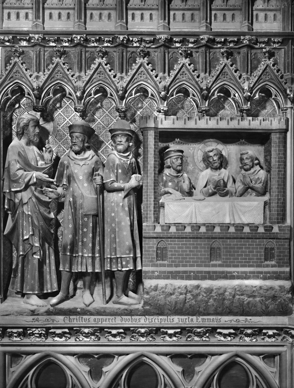 Katedral, iç mekan, koro ekranı, Emmaus yolunda iki öğrenciye görünen İsa Mesih, Emmaus
