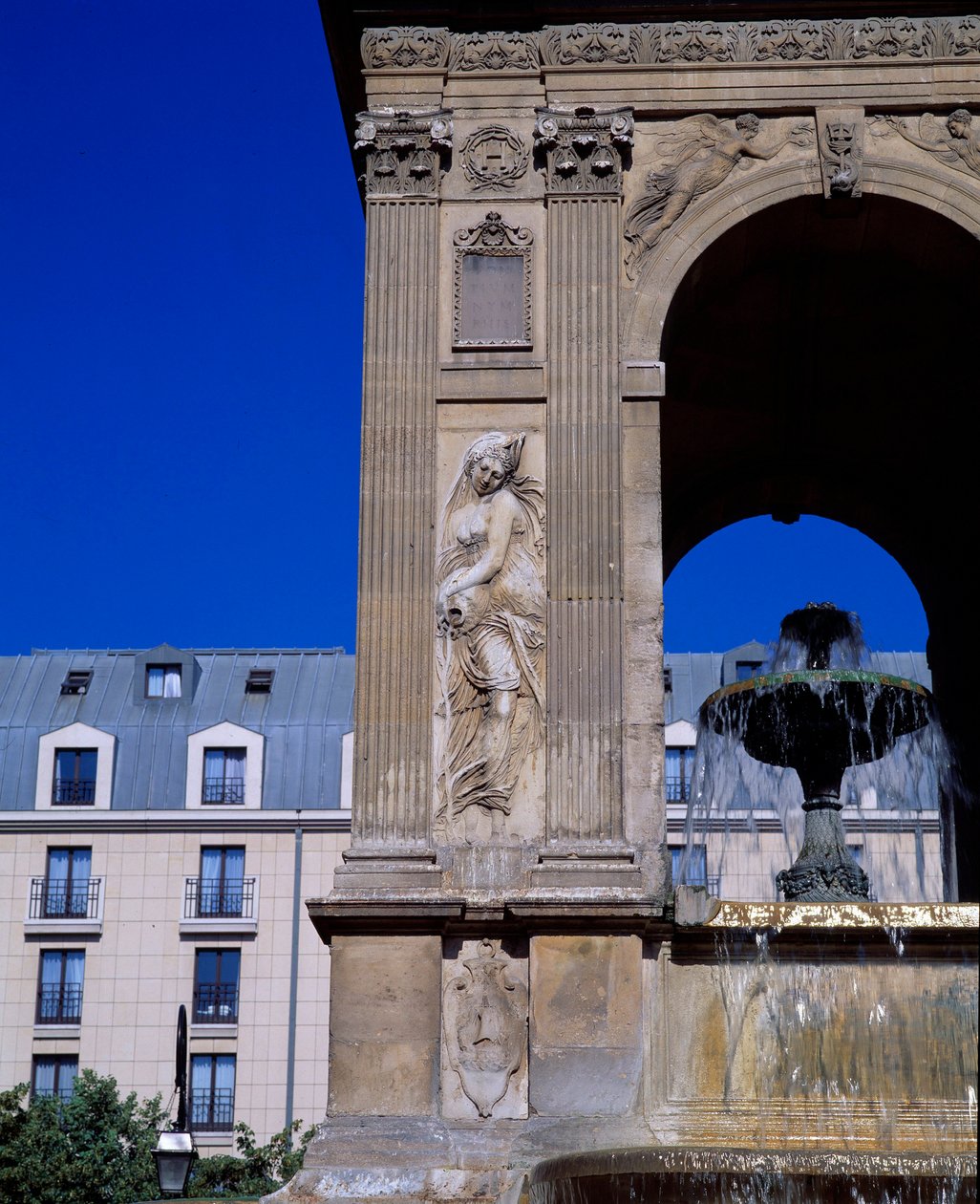 Mimari: perileri temsil eden Masumlar çeşmesinin detayı. Mimarlar Jean Goujon, Augustin Pajou ve Pierre Lescot tarafından tasarlandı. 1546-1549. Joachim du Bellay, Paris
