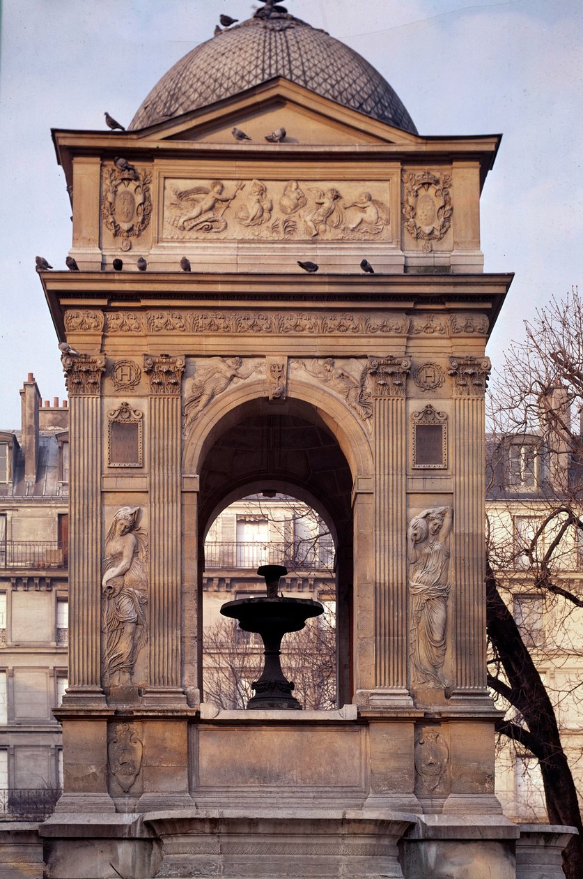 Mimari: Masumlar çeşmesinin görünümü. Mimarlar Jean Goujon, Augustin Pajou ve Pierre Lescot tarafından tasarlandı. 1546-1549. Joachim du Bellay, Paris