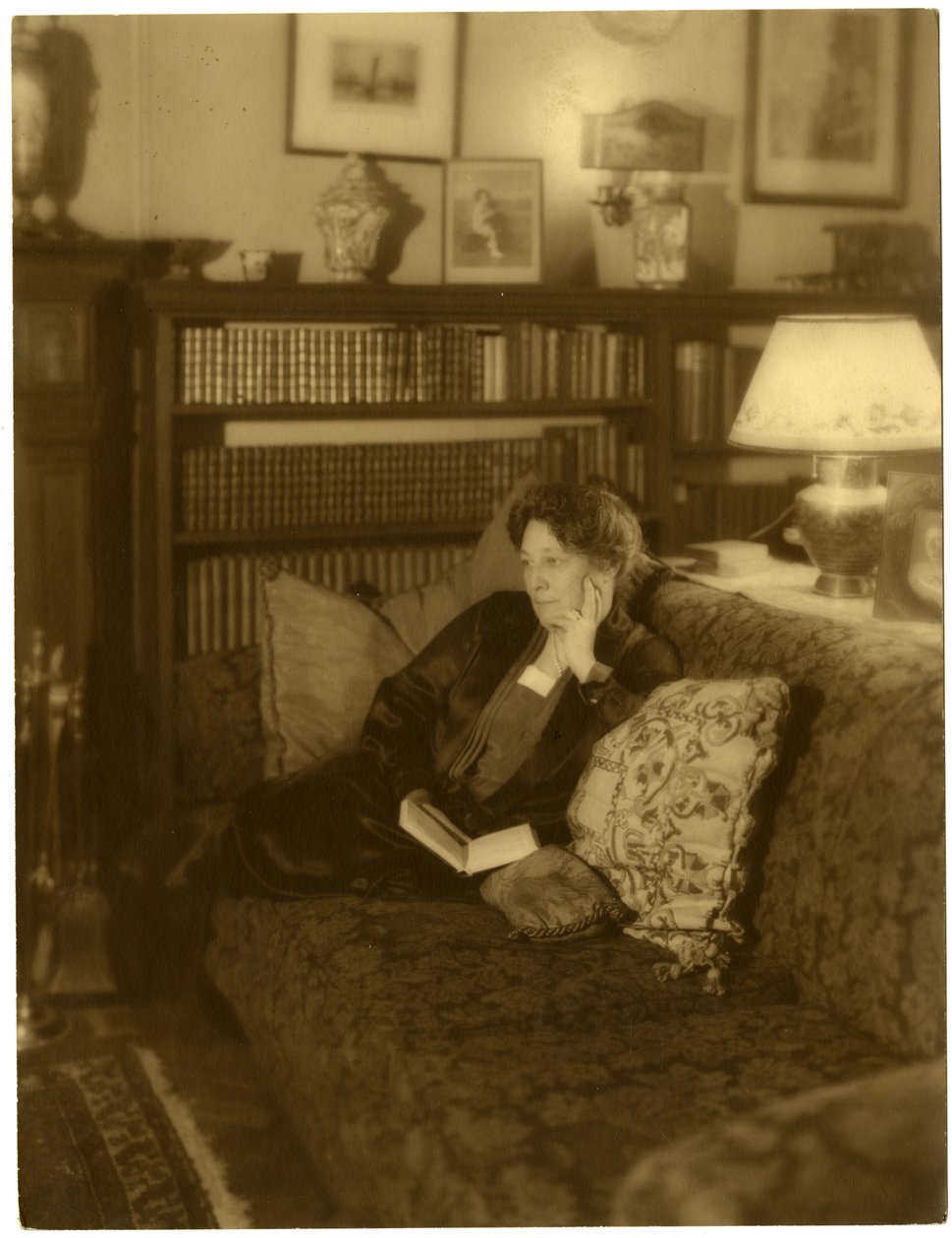 Restoran şöhretli Alice Foote MacDougall, Greenwich Village, New York, ABD, c.1915-25 (jelatin gümüşü fotoğraf) by Jessie Tarbox Beals