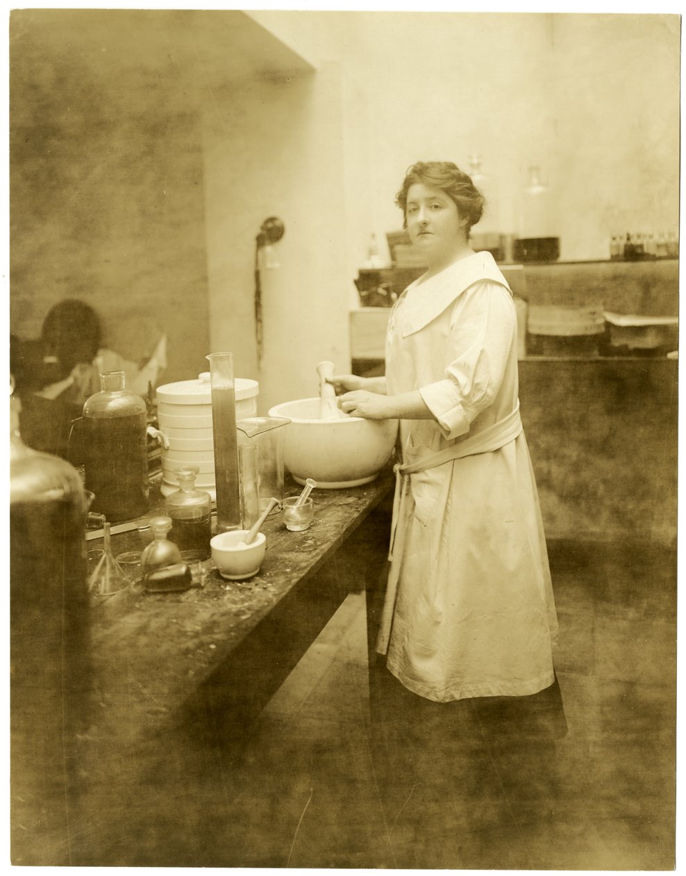 Anne Ann Haviland, parfümeri, c.1915-28 (jelatin gümüşü fotoğraf) by Jessie Tarbox Beals