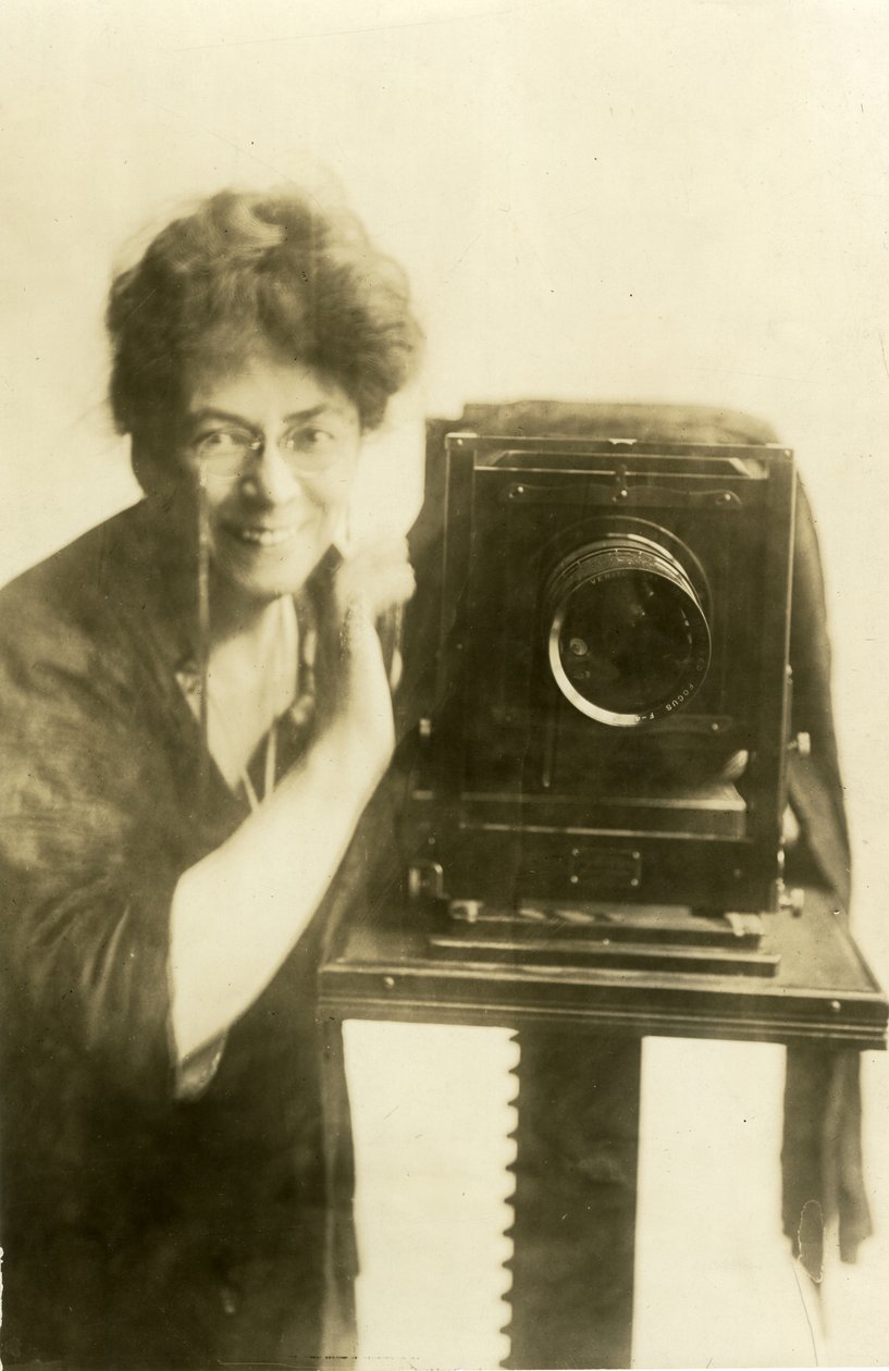 Beals kendi portresi, c.1918-20 (jelatin gümüşü fotoğraf) by Jessie Tarbox Beals