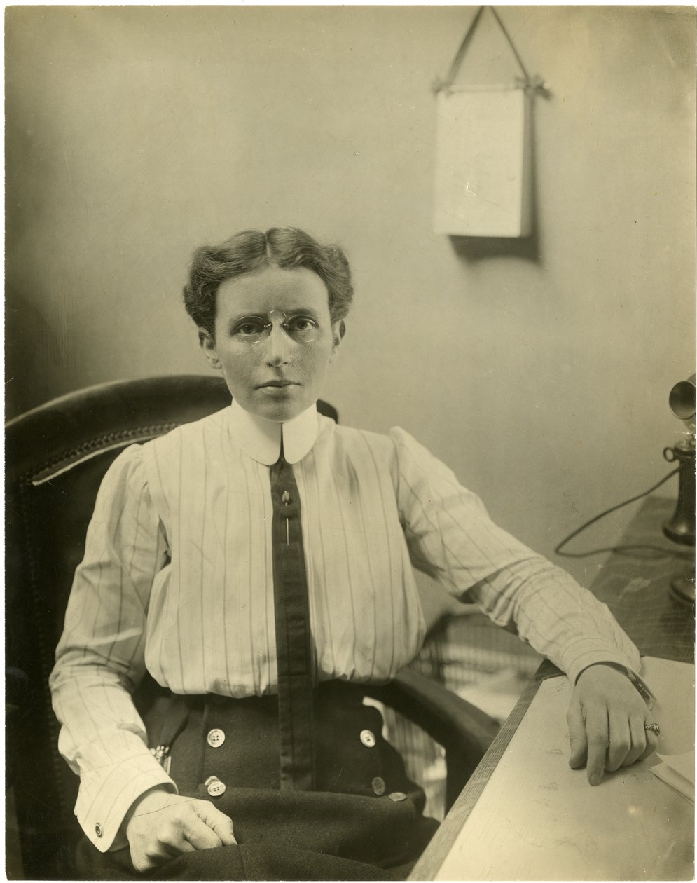 Cy of NY Sağlık Departmanı Çocuk Hijyeni Departmanı başkanı Dr Josephine Baker, dünyadaki herhangi bir kadından daha fazla çocuğun sağlığını denetler, c.1917-19 (jelatin gümüşü fotoğraf) by Jessie Tarbox Beals