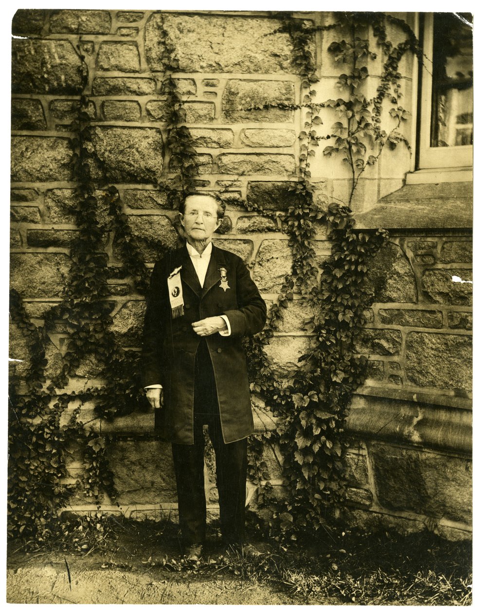 Mary Walker, erkek kıyafetleri giyme hakkına sahip ilk kadın doktorlardan biri. by Jessie Tarbox Beals