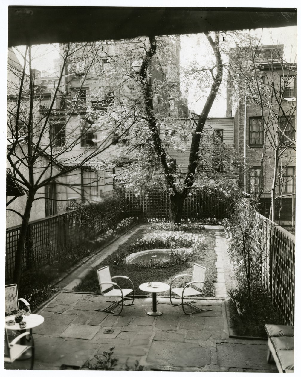 Bayan WH Wells 265 W 11. Bahçe by Jessie Tarbox Beals