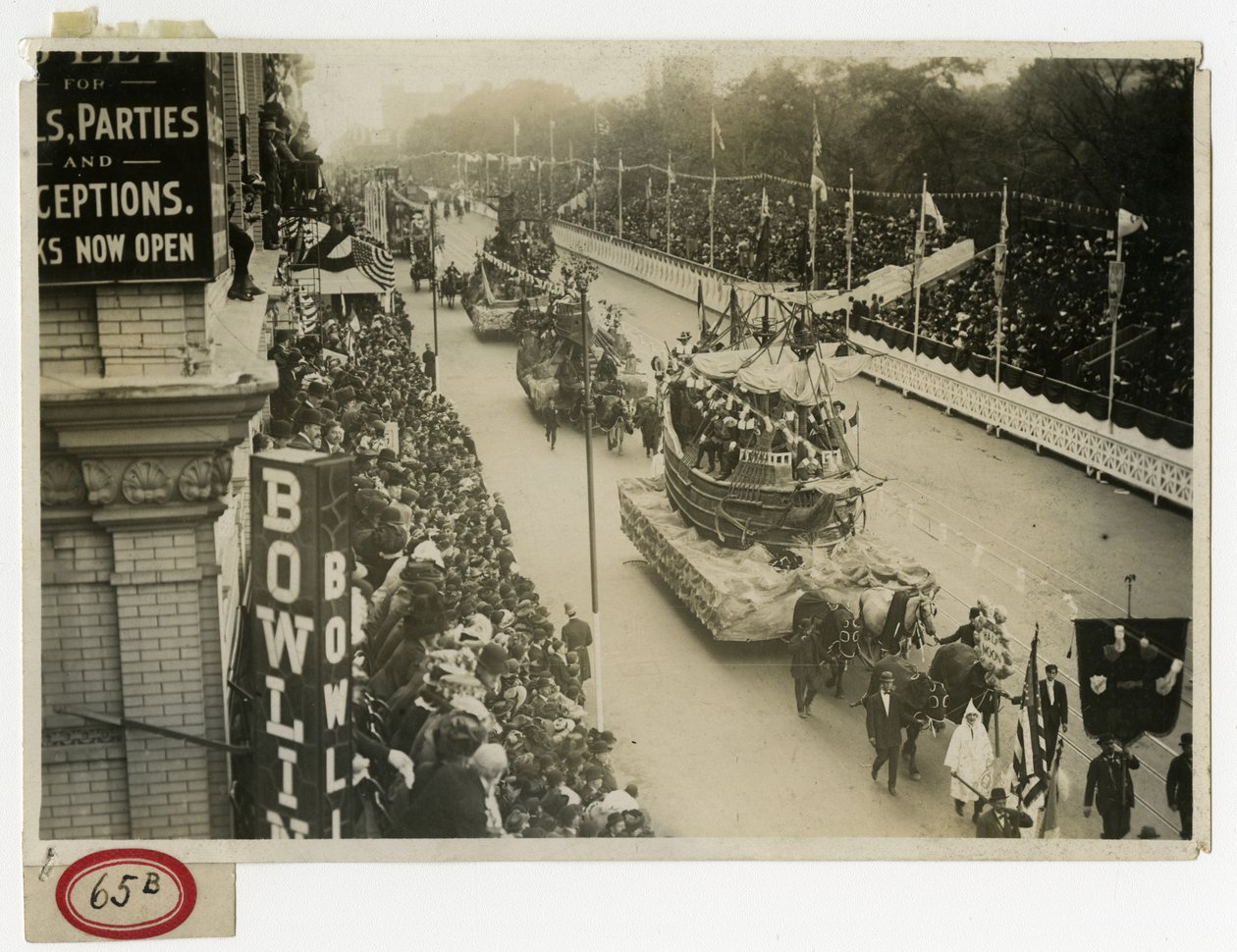 Tarihi Geçit Töreni, Central Park Batı Yarım Ay Şamandırası No 12 by Jessie Tarbox Beals
