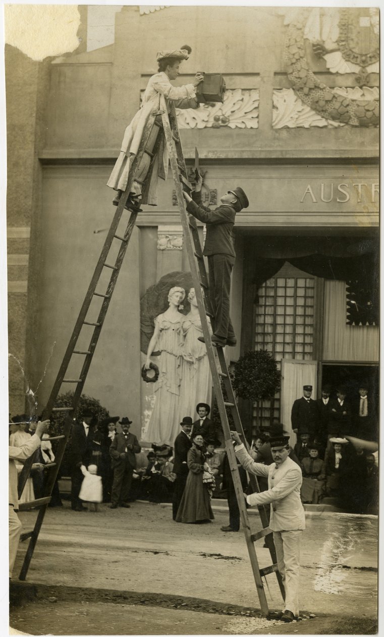 Jessie Tarbox Beals, otoportre, St Louis Dünya Fuarı, c.1905-40 (jelatin gümüşü fotoğraf) by Jessie Tarbox Beals