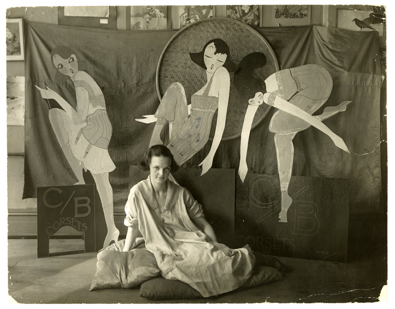 Lin dükkanında, Greenwich Village, New York, ABD, c.1916-20 (jelatin gümüşü fotoğraf) by Jessie Tarbox Beals