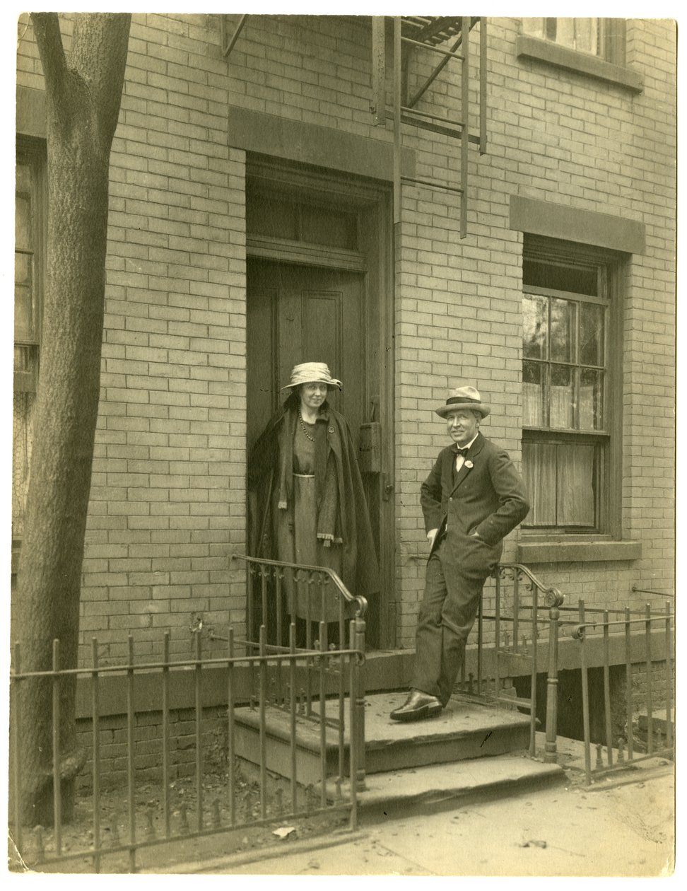 Bay Llewelyn Powys, yazar ve karısı, c.1905-40 (jelatin gümüşü fotoğraf) by Jessie Tarbox Beals