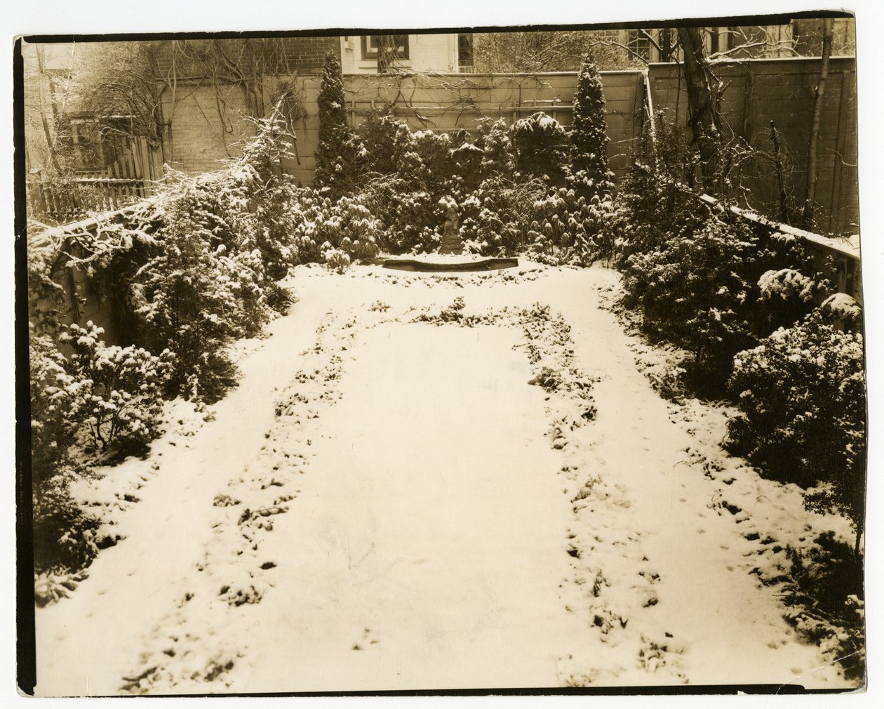 Bay ve Bayan John Morgan, 39 W 11 St, c.1938-39 (jelatin gümüşü fotoğraf) by Jessie Tarbox Beals