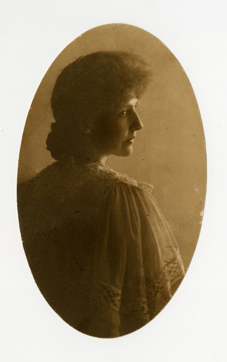 Kadının oval portresi, c.1905-40 (jelatin gümüşü fotoğraf) by Jessie Tarbox Beals