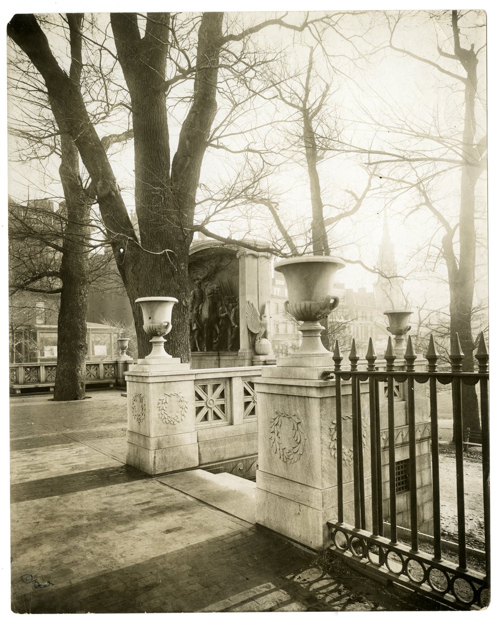 Shaw Memorial, Boston, ABD, c.1902-10 (jelatin gümüşü fotoğraf) by Jessie Tarbox Beals