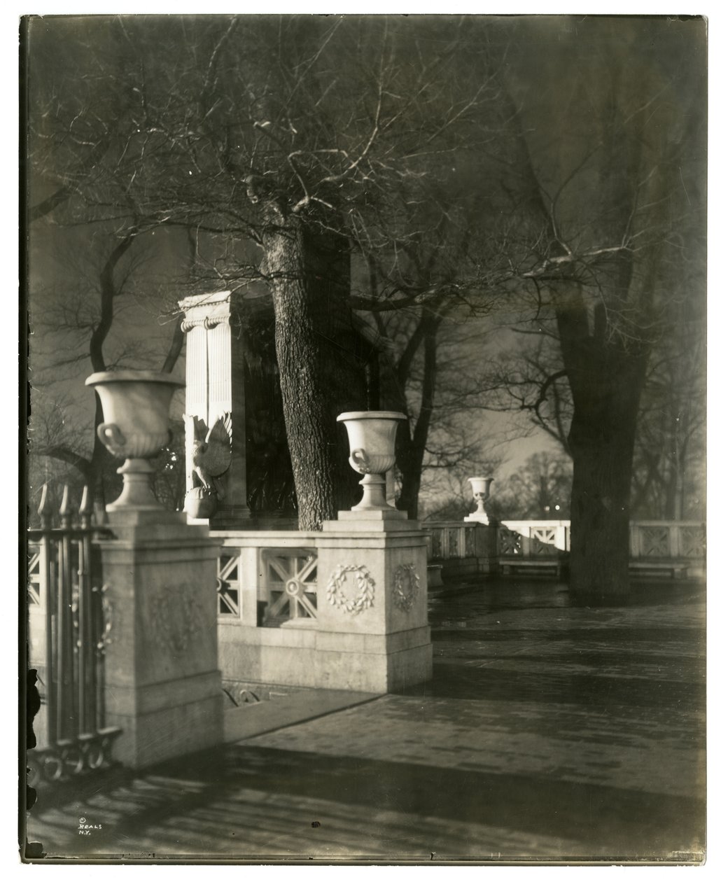 Shaw Memorial at night, Boston, Mass, ABD, c.1902-10 (jelatin gümüşü fotoğraf) by Jessie Tarbox Beals