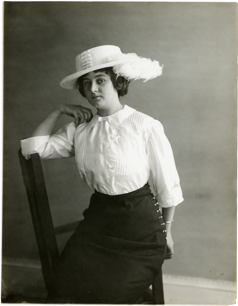 Beyaz ipek bluz, McCreery's, c.1905-18 (jelatin gümüşü fotoğraf) by Jessie Tarbox Beals