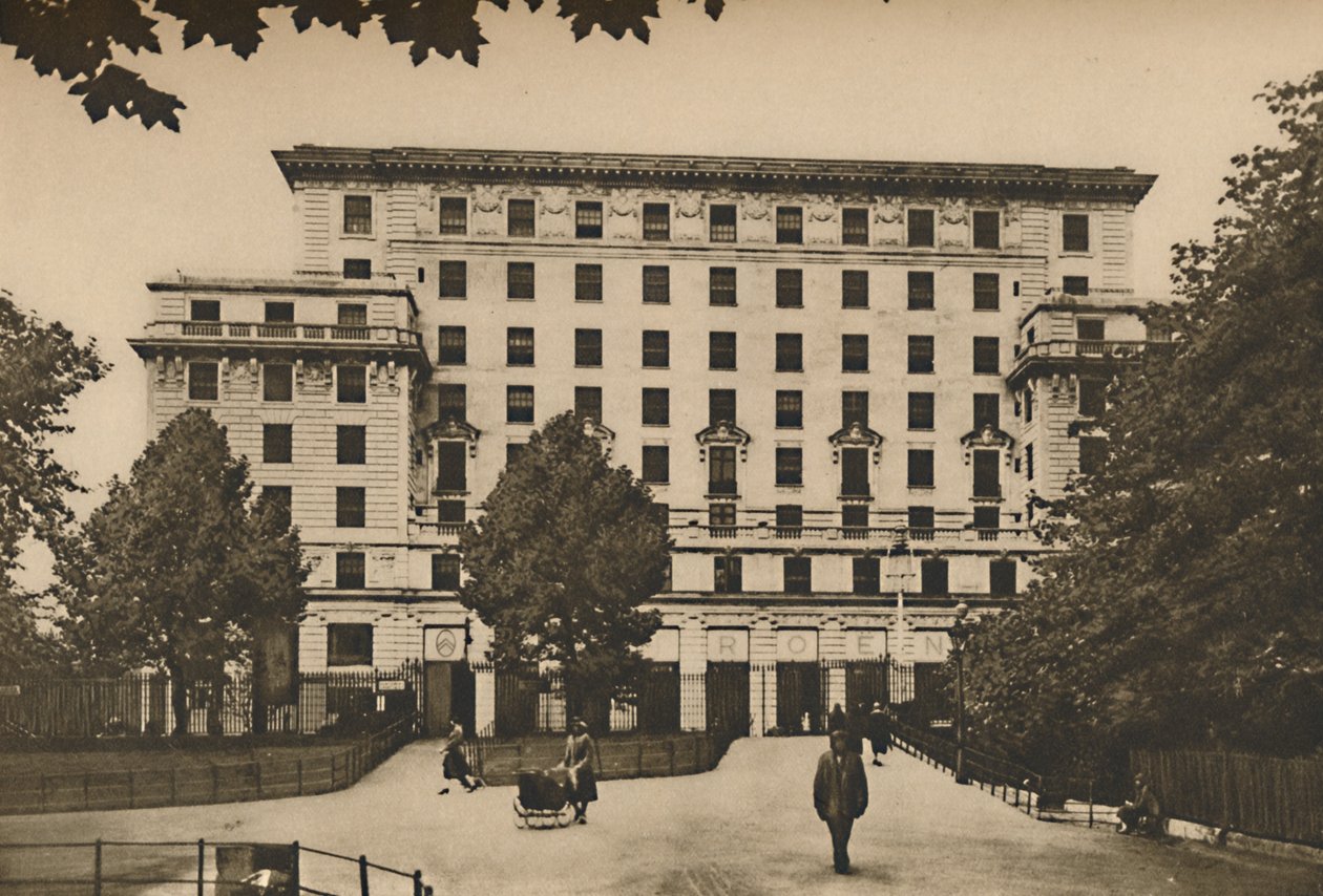Batıdaki Taş Dağ Kütlesi En Değerli Yeri, c1935. by Joel