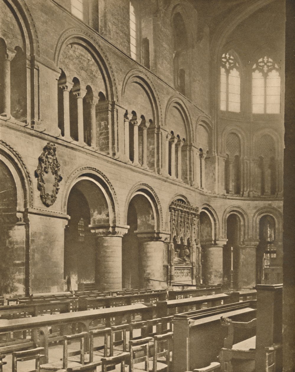 Büyük St. Bartholomews içinde: Korodaki Raheres Mezarı, c1935. by Joel