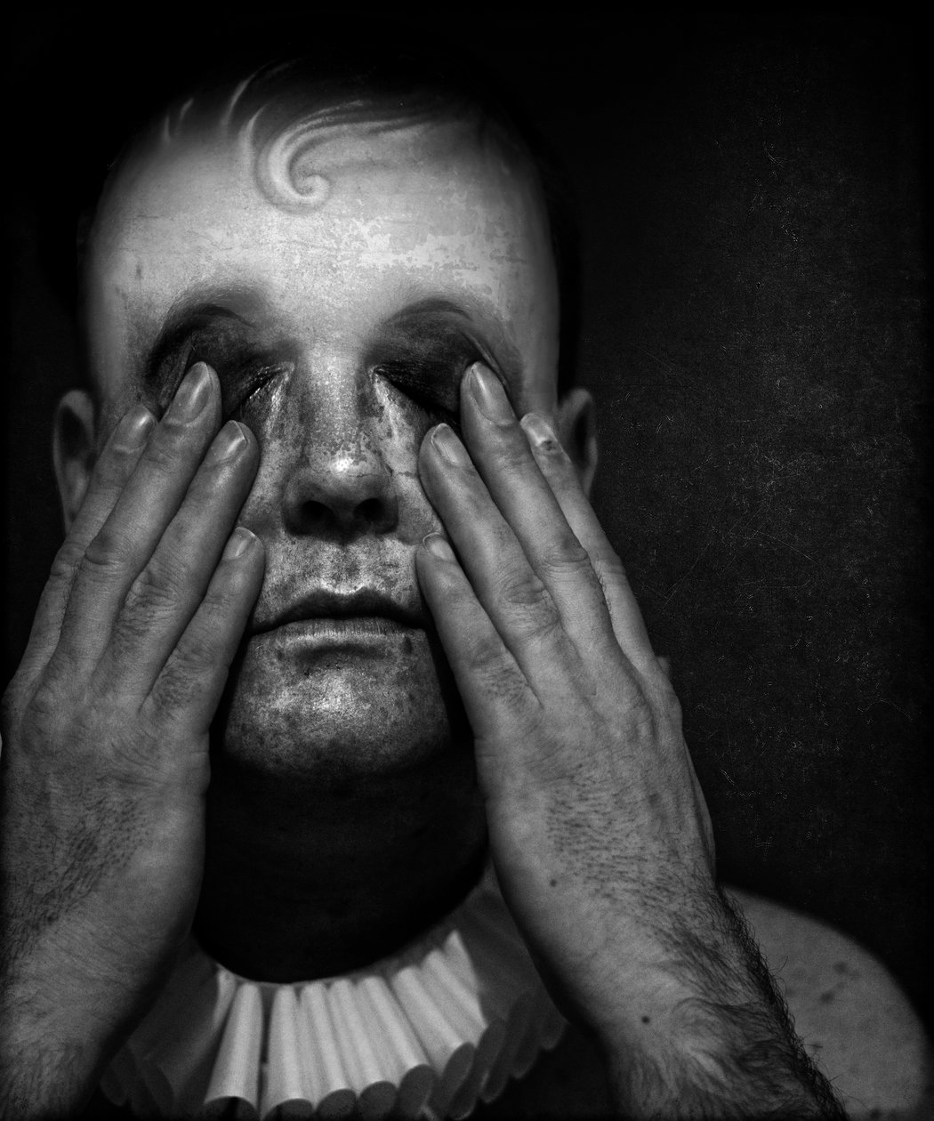 Palyaço ölümü (dizi), 2016 (fotoğraf manipülasyonu) by Johan Lilja