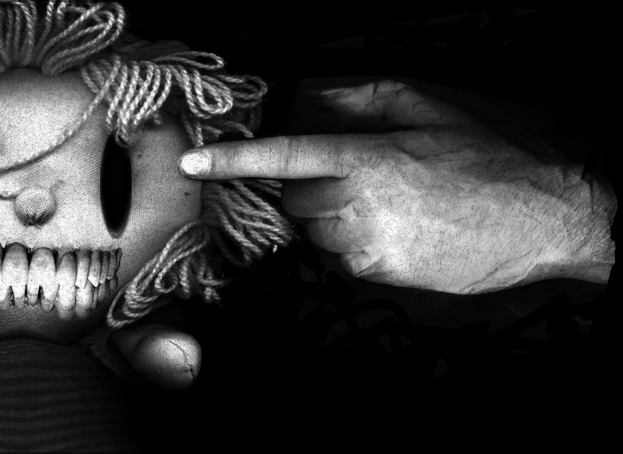 Bang, 2013 (fotoğraf manipülasyonu) by Johan Lilja