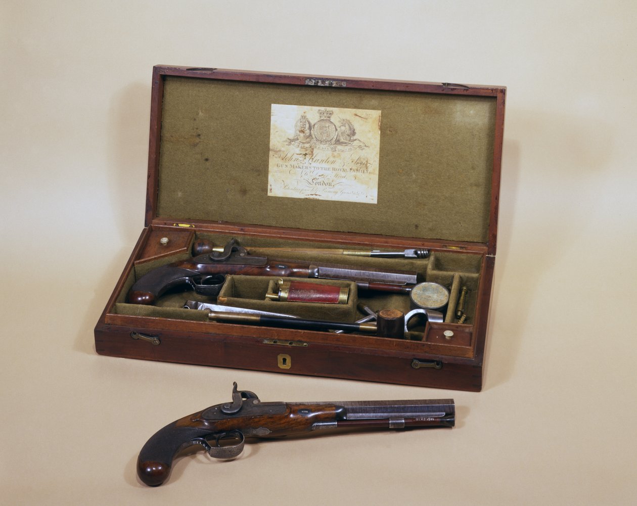 John Manton & Son, Londra, İngiltere tarafından yapılan kasalı vurmalı tabanca çifti by John Manton and Son