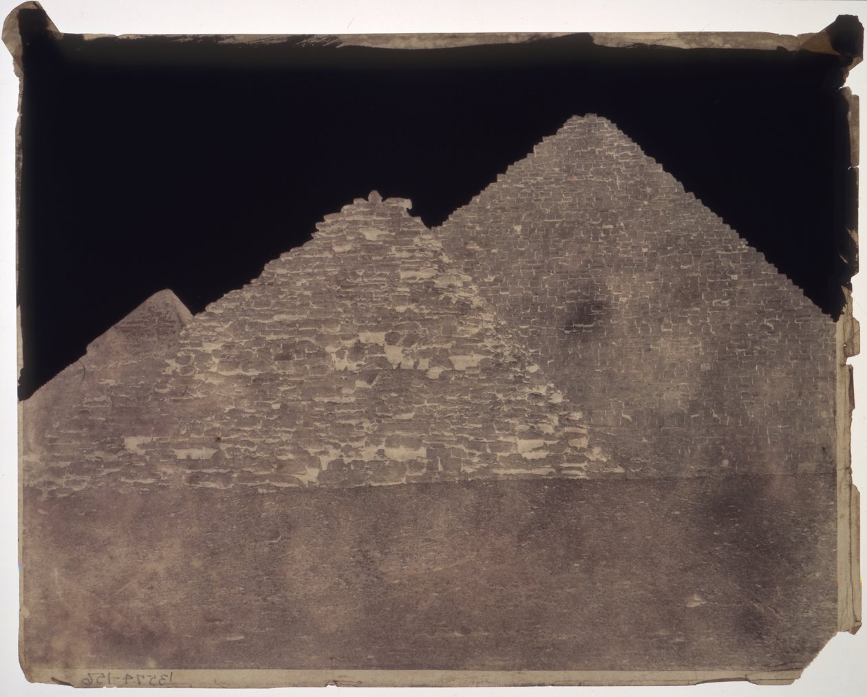 iki küçük piramit by John Shaw Smith