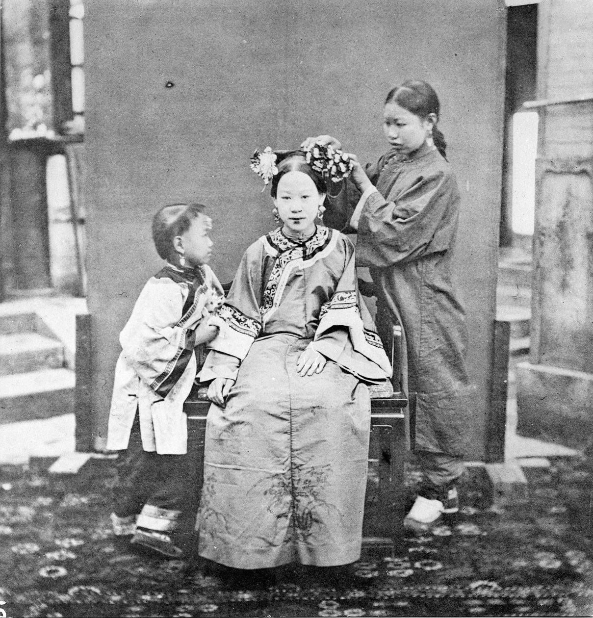 ಮಂಚು ಲೇಡೀಸ್, c.1867-72 ಟರ್ಕ್ by John Thomson