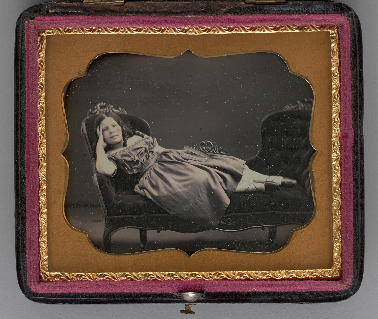 Bir şezlonga uzanmış bir kızın isimsiz portresi, 1855. by John Adams Whipple