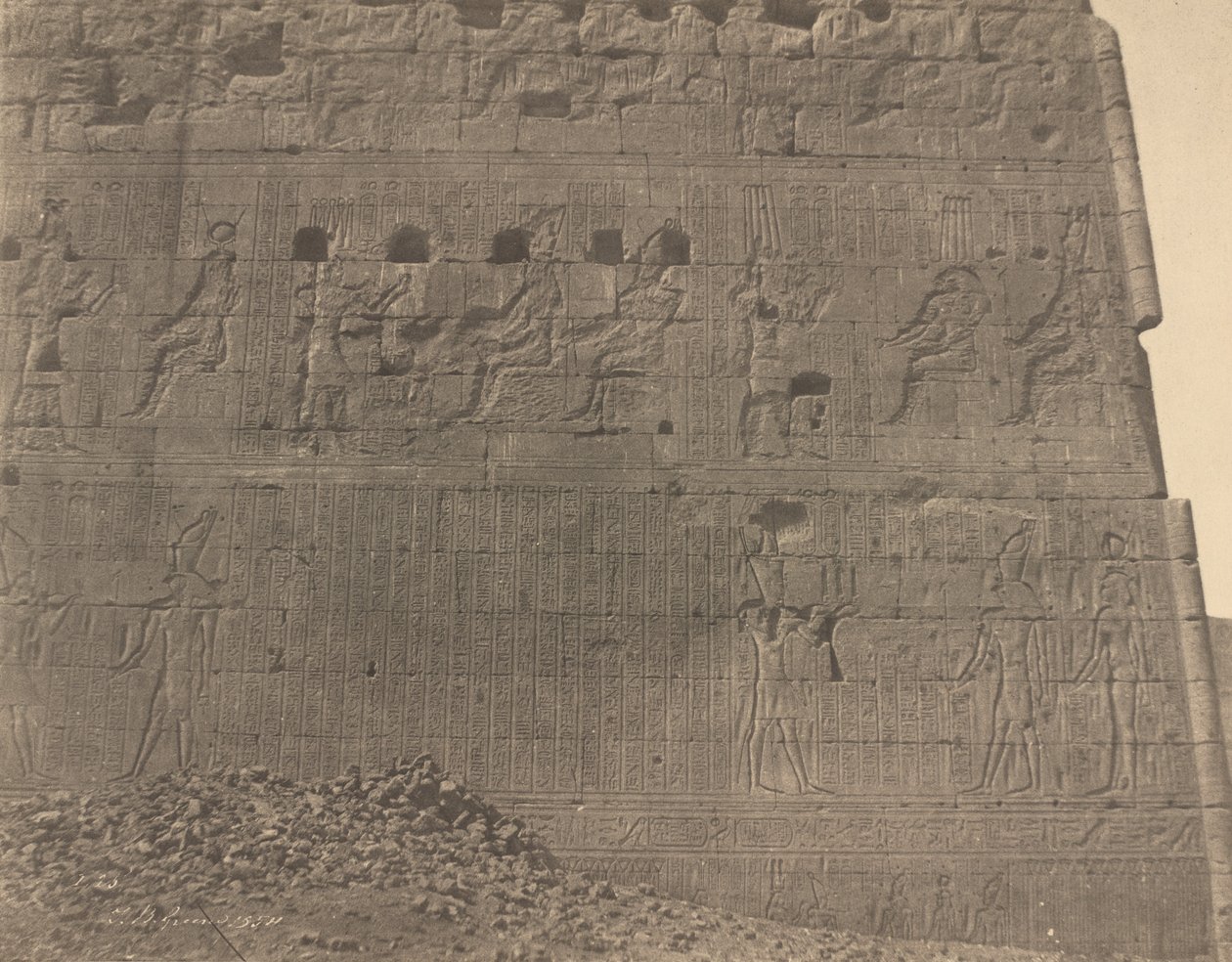Doğu Yüzündeki Edfu Heykelleri ve Yazıtları by John Beasley Greene