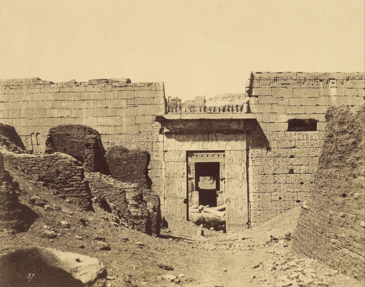 Medinet-Habu, Ramses Méïamoun Sarayı, İkinci Avluya Giriş by John Beasly Greene