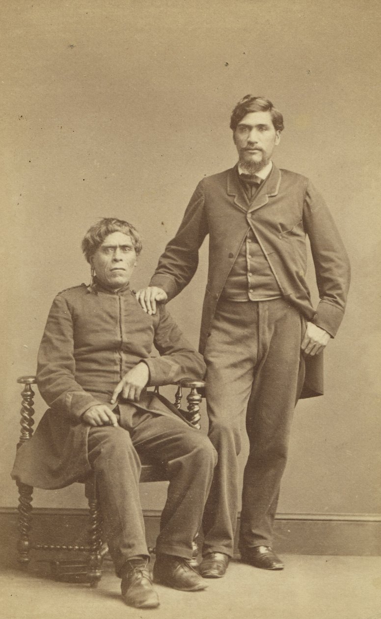 Wharepapa ve Horomona Te Atua (Tanrı Süleyman) c.1863 (albüm baskısı) by John Beattie