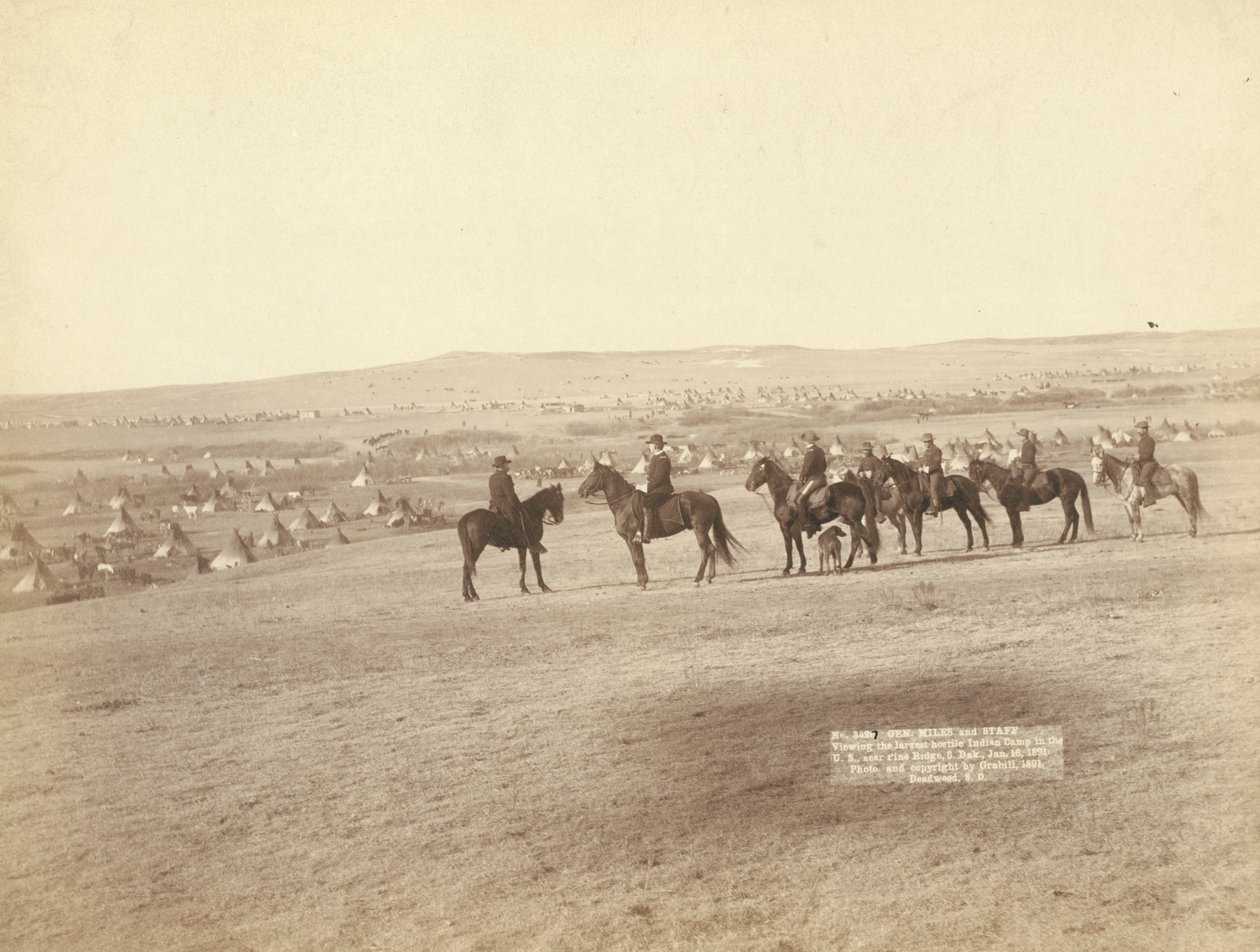 General Miles ve personel, Pine Ridge yakınlarındaki ABD