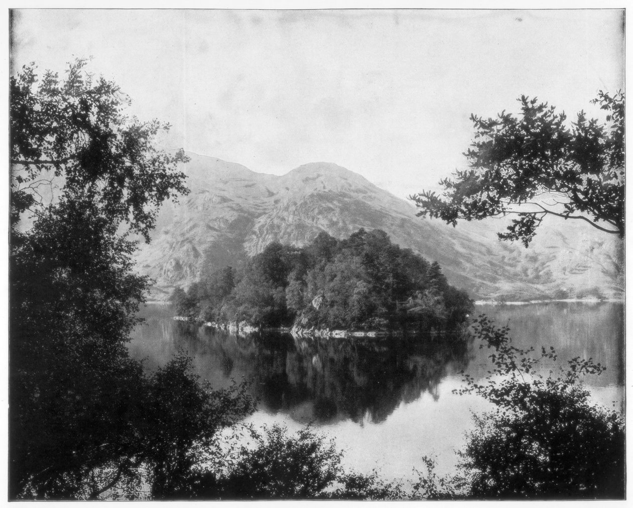 Ellens Adası, Loch Katrine, İskoçya, 19. yüzyıl sonu by John L. Stoddard